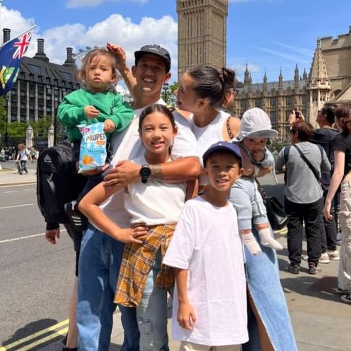 <p>Pasangan yang menikah apda 8 Juli 2011 itu membawa keempat anak mereka, yaitu Kiyomi, Kenji, Kiyoji, dan Kiro. (Foto: Instagram @jenniferbachdim @ibachdim)</p>