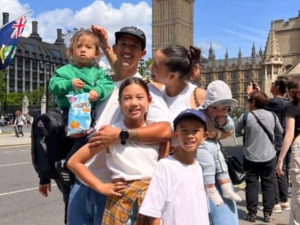 5 Potret Jennifer & Irfan Bachdim Bersama 4 Anak Liburan di Inggris, Kunjungi Istana Buckingham