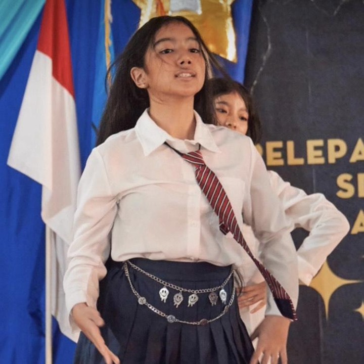 <p>Gadis 15 tahun ini ternyata sering tampil di sekolah unjuk bakatnya dalam bidang modern dance, Bunda. Melihat kemampuan sang putri, Sheila pun mengaku bangga. "<em>Proud Mom & Dad @duniamanji @winatalia @mariajosephvdh</em>," ungkap Sheila. (Foto: Instagram@itssheilamj)</p>