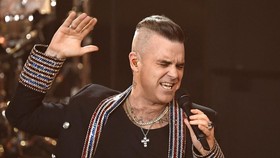 Bikin Robbie Williams Ngos-ngosan saat Konser, Separah Apa Long Covid?