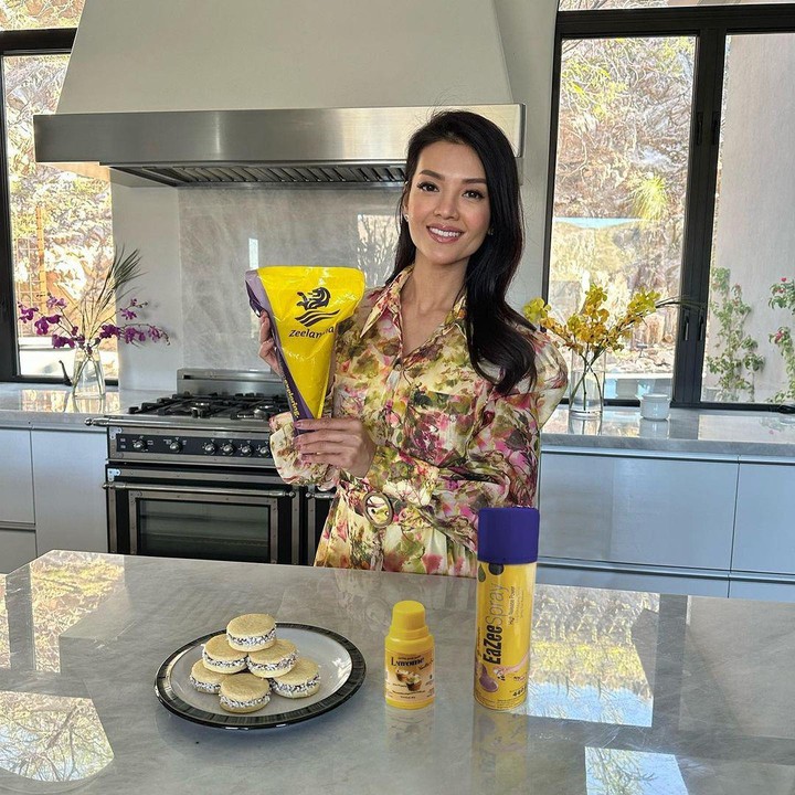 <p>Sebagai chef, bagian favorit Farah Quinn di rumahnya tentu merupakan dapur, Bunda. Di tempat ini, Farah Quinn kerap menyajikan berbagai hidangan lezat untuk keluarga. (Foto: Instagram @farahquinnofficial)</p>