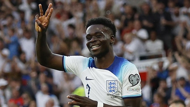 Penyerang Arsenal Bukayo Saka dinobatkan sebagai Pemain Terbaik Inggris tahun ini pada Rabu (6/9).