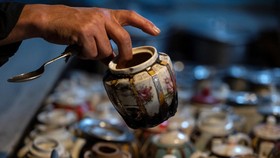 FOTO: Nikmat Sup Domba dalam Teko ala Afghanistan