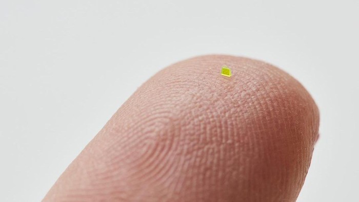 Kompilasi Aksesori Teranyar Kelewat Unik, dari Tas Mikroskopis sampai Kacamata Superhero!