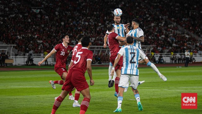 Timnas Indonesia berhasil memberikan perlawanan sengit pada Argentina di Stadion Utama Gelora Bung Karno (SUGBK), khususnya di 55 menit awal.