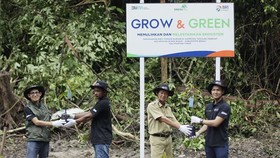BRI Peduli Grow & Green Salurkan 2.500 Bibit Pohon Durian di Berau