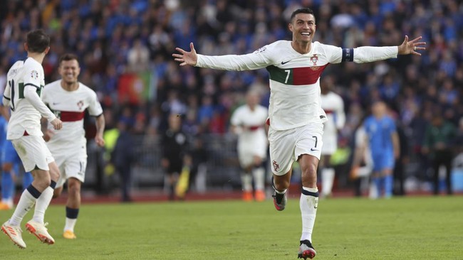 Cristiano Ronaldo bakal absen dalam pertandingan persahabatan timnas Portugal dengan Swedia lantaran masih berlibur di Arab Saudi.
