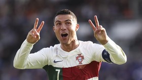 Viral Reaksi Gila Ronaldo Usai Bobol Gawang Islandia