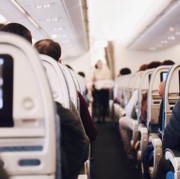 5 Alasan Tidak Boleh Lepas Alas Kaki di dalam Pesawat, Jangan Sampai Dilakukan!