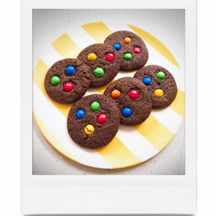 <p>Lebih lanjut, Yoona turut memamerkan kue-kue yang pernah ia bikin. Beberapa di antaranya<em> chocolate cookies</em> hingga <em>earl grey scones</em>. (Foto: Instagram @yoona__lim)<br /><br /><br /></p>
