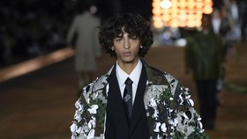 FOTO: Debut Perdana Koleksi Pharrell Williams di Louis Vuitton