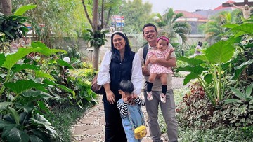 BISNIS BEROMZET RATUSAN JUTA