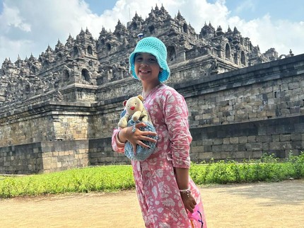 7 Potret Jizzy Putri Marsha Timothy yang Tinggi Semampai di Usia 10 Tahun