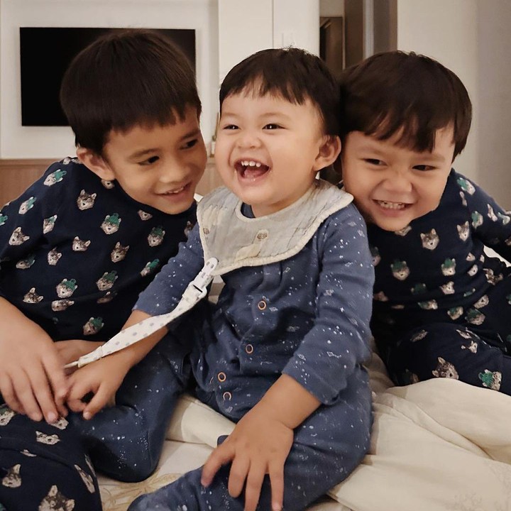 <p>Kandra juga sangat dekat dengan kedua kakak laki-lakinya, Keanu dan Kaiser. Cynthia juga kerap membagikan potret ketiganya, lho. (Foto: Instagram: @cynthiaramlan)</p>