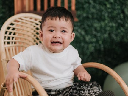 7 Potret Gemas Kandra Anak Ketiga Cynthia Ramlan yang Kini Genap Setahun