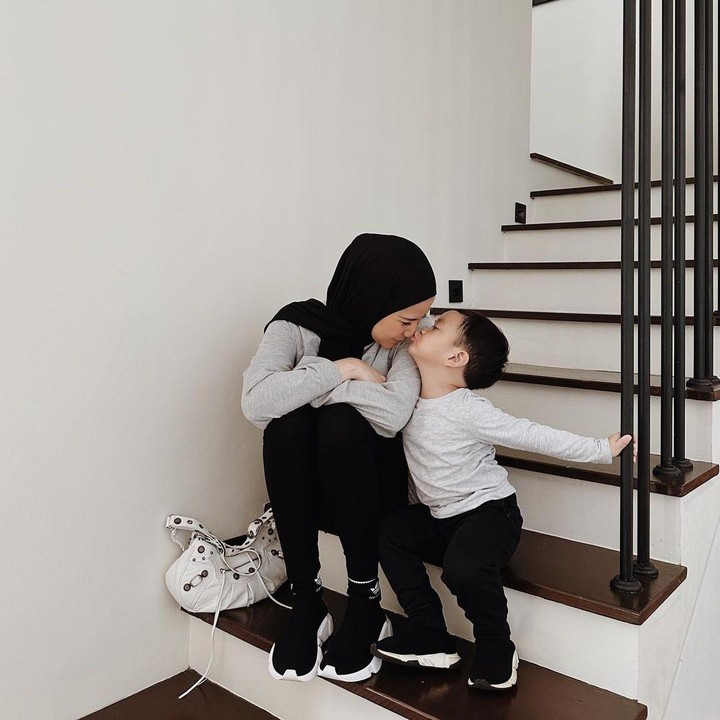 <p>Banyak netizen yang dibuat gemas dengan tingkah Kandra, Bunda. Mereka pun mendoakan agar Kandra tumbuh menjadi anak yang sehat dan saleh. (Foto: Instagram: @cynthiaramlan)</p>