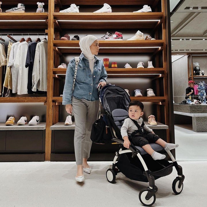 <p>"Anak pintar, anak saleh," kata seorang netizen dengan emoticon hati. "MasyaAllah cute semua, semoga sehat selalu ya jadi anak sholeh, pintar, penurut kedua orang tuanya," tulis netizen lainnya. (Foto: Instagram: @cynthiaramlan)</p>