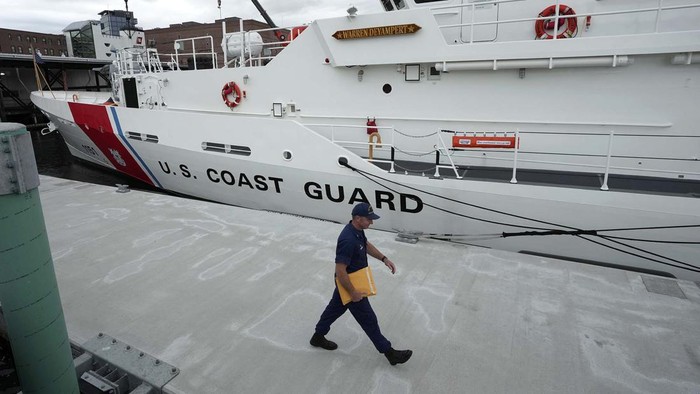 Pencarian kapal selam wisata penjelajah bangkai Kapal Titanic terus dilakukan. Kapal itu ditumpangi lima wisatawan, termasuk miliarder Inggris Hamish Harding.