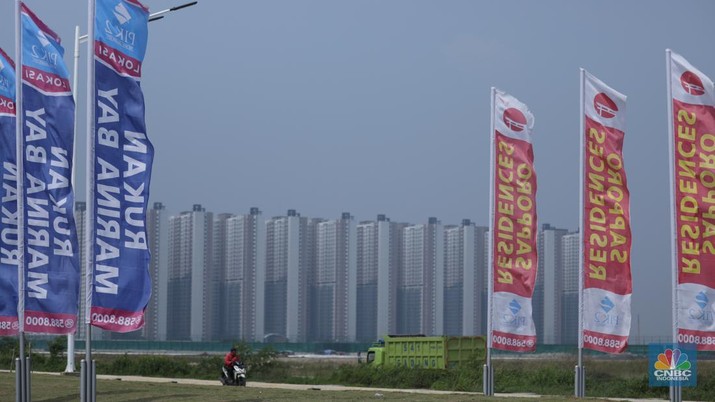 Suasana pembangunan properti di kawasan Pantai Indah Kapuk (PIK 2), Tangerang, Banten, Rabu (21/6/2023). (CNBC Indonesia/Tri Susilo)