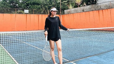 img-title Heboh Isu Perselingkuhan, Syahnaz Keciduk Nonton Lagi Lagi Tenis Bareng Jeje