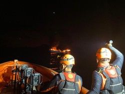 KM Bandar Nelayan-271 Terbakar, 31 ABK Dievakuasi Kapal Melintas