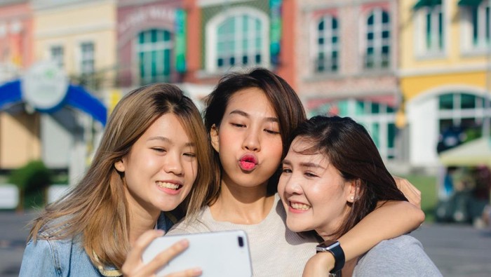 Cara mencari teman baru berdasarkan zodiakmu/Sumber: Freepik/@Tirachardz