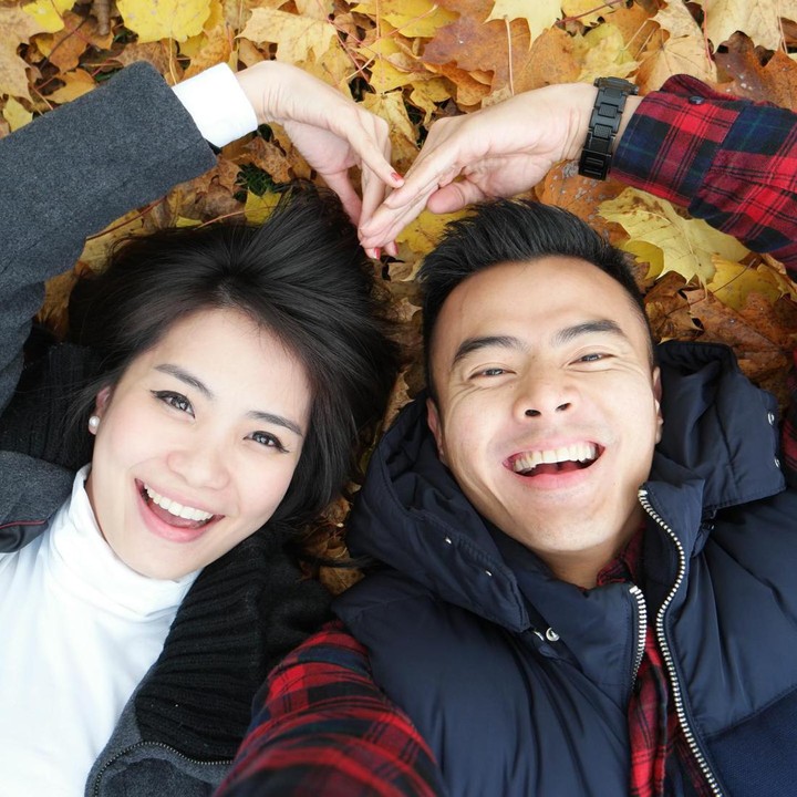 <p>Fiona memang cukup jarang tersorot, Bunda. Tak seperti sang suami yang terjun di dunia hiburan, Fiona memilih untuk berkarier sebagai pengusaha <em>bakery.</em> (Foto: Instagram @dionwiyoko dan @fionaanthony)<br /><br /><br /></p>
