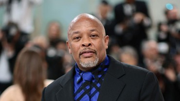 img-title Dr Dre Terima Penghargaan atas Dedikasinya di Musik Hip Hop