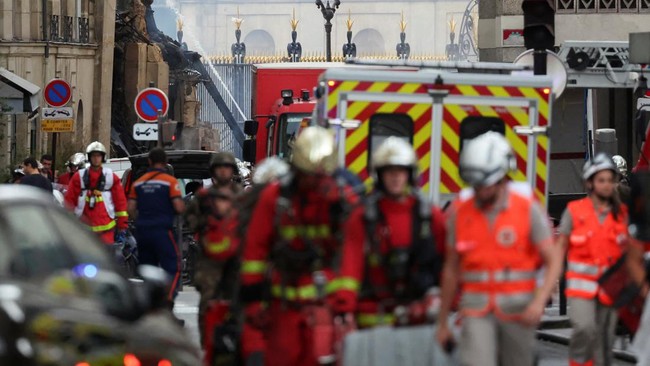 Setidaknya 37 orang luka dan dua orang masih hilang usai ledakan dahsyat meruntuhkan Gedung Paris American Academy di Ibu Kota Paris, Prancis, pada Rabu (21/6).