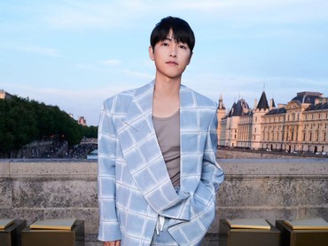 img-title Jawaban Song Joong Ki Ditanya Kapan Balik ke Roma: Aku Harus Kerja Lebih Keras
