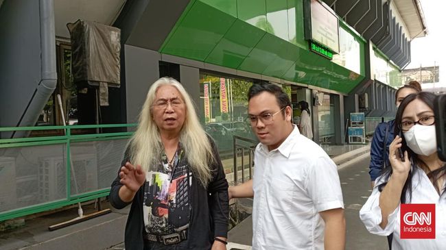 Sidang gugatan perdata Gideon Tengker atas Rieta Amilia ditunda jadi 6 Juli karena ibu Nagita Slavina itu tak menerima surat pemanggilan.