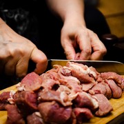 Nggak Usah Bingung, Ini Trik Menyimpan Daging Kurban Agar Tetap Awet Meski Tanpa Kulkas