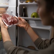 Kesalahan Sepele Ini Hanya Akan Membuat Daging Kurban yang Disimpan Menjadi Tidak Awet!