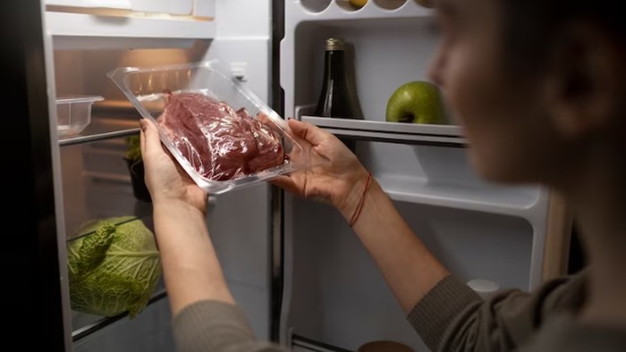 Ilustrasi mesin pendingin daging. /Foto: Freepik.com/Freepik.