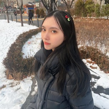 Sosok Via Perempuan Asal Bandung yang Debut Jadi Idol K-Pop