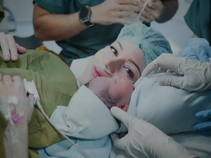 Istri Bule Randy Pangalila Melahirkan Anak Kedua, Ini Nama Bayinya Bun