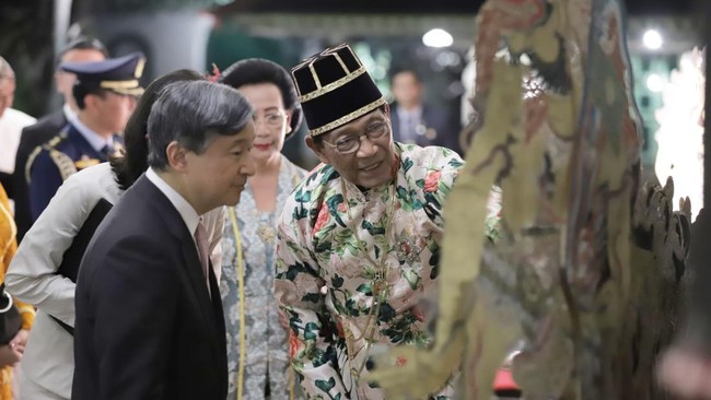 Raja Keraton Yogyakarta Sri Sultan Hamengku Buwono X dan Kaisar Jepang Hironomiya Naruhito berbincang tentang banyak hal di Keraton Yogyakarta.