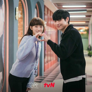 img-title Sederet Tren yang Dilakukan Orang Korea Saat Valentine, Perempuan yang Beri Hadiah!