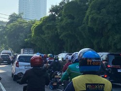 Angkot Ngetem Bikin Macet di Stasiun Tanjung Barat, Warga Minta Dishub Gerak