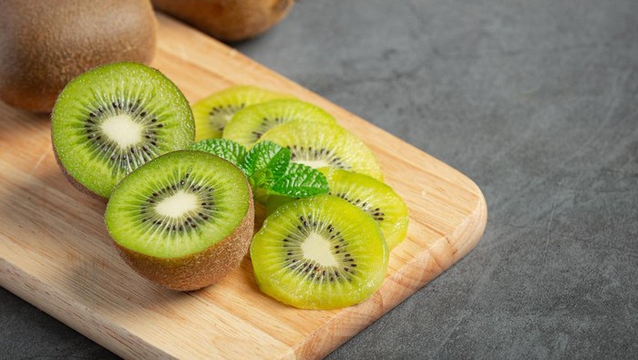 Buah kiwi memiliki kepadatan energi yang bisa membuat kamu kenyang lebih lama.