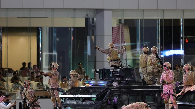 FOTO: Melihat Parade Pasukan Pengamanan Haji Arab Saudi
