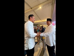 Momen AHY Lepas Keberangkatan Anies Baswedan Tunaikan Ibadah Haji