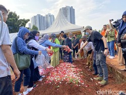 Prosesi Pemakaman Fajri Pria Obesitas Diiringi Isak Tangis Keluarga