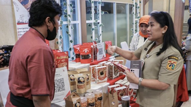 Selain mendorong cinta produk dalam negeri, Bazar Balai Kota juga menjadi salah satu wujud pembinaan Pemprov DKI kepada pelaku UMKM binaan Jakarta Enterpreneur.
