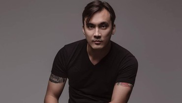 img-title Ini Arti Sosok di Tato Rendy Kjaernett yang Jadi Penutup Wajah Syahnaz