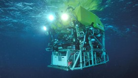 Puing Diduga Bagian Kapal Selam Wisata Titanic Ditemukan