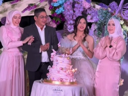 7 Potret Shakinah Putri Pasha Ungu Ultah ke-17, Okie Agustina & Adelia Kompak Gandengan Tangan