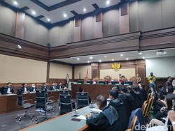Hakim Tanya Lukas Enembe: Penanganan Kesehatan di Rutan KPK Maksimal Nggak?
