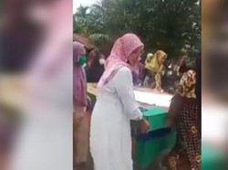 Emak-emak Perwiritan di Asahan Bongkar Lapak Judi Tembak Ikan