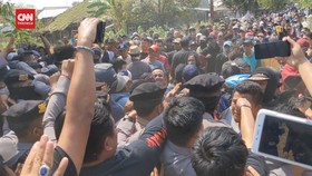 VIDEO: Massa Paksa Masuk, Unjuk Rasa di Ponpes Al Zaytun Ricuh